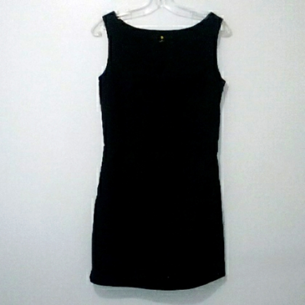 Black sleeveless shift dress
